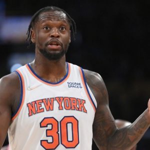 "Julius Randle lost it with an assistant coach during the 3rd quarter against the Lakers": The Knicks' former All-Star's unraveling 2021-22 season gets adverse reactions from NBA Twitter