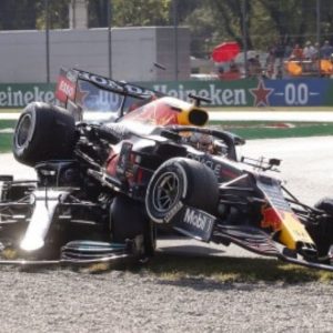 "I know the pain when things go wrong"– Mika Hakkinen concerned with Max Verstappen and Lewis Hamilton taking 'very high risks' to edge past each other