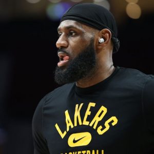 "LeBron James sat on someone's lap just because he wanted a break!": NBA Twitter explodes as Lakers' star hilariously takes a moment in the middle of a game