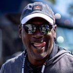 “Michael Jordan drank beer all afternoon and dropped 52 points on Cleveland”: Hockey great, Jeremy Roenick, details his wild afternoon of golfing and drinking with the Bulls legend