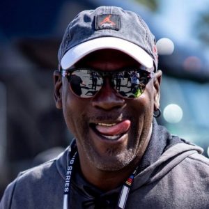 “Michael Jordan drank beer all afternoon and dropped 52 points on Cleveland”: Hockey great, Jeremy Roenick, details his wild afternoon of golfing and drinking with the Bulls legend