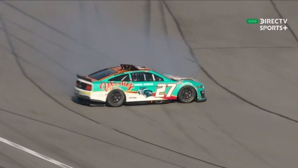 "The car is shaking like a pig"– Former F1 champion Jacques Villeneuve slips while coming into pit road while competing in Daytona 500