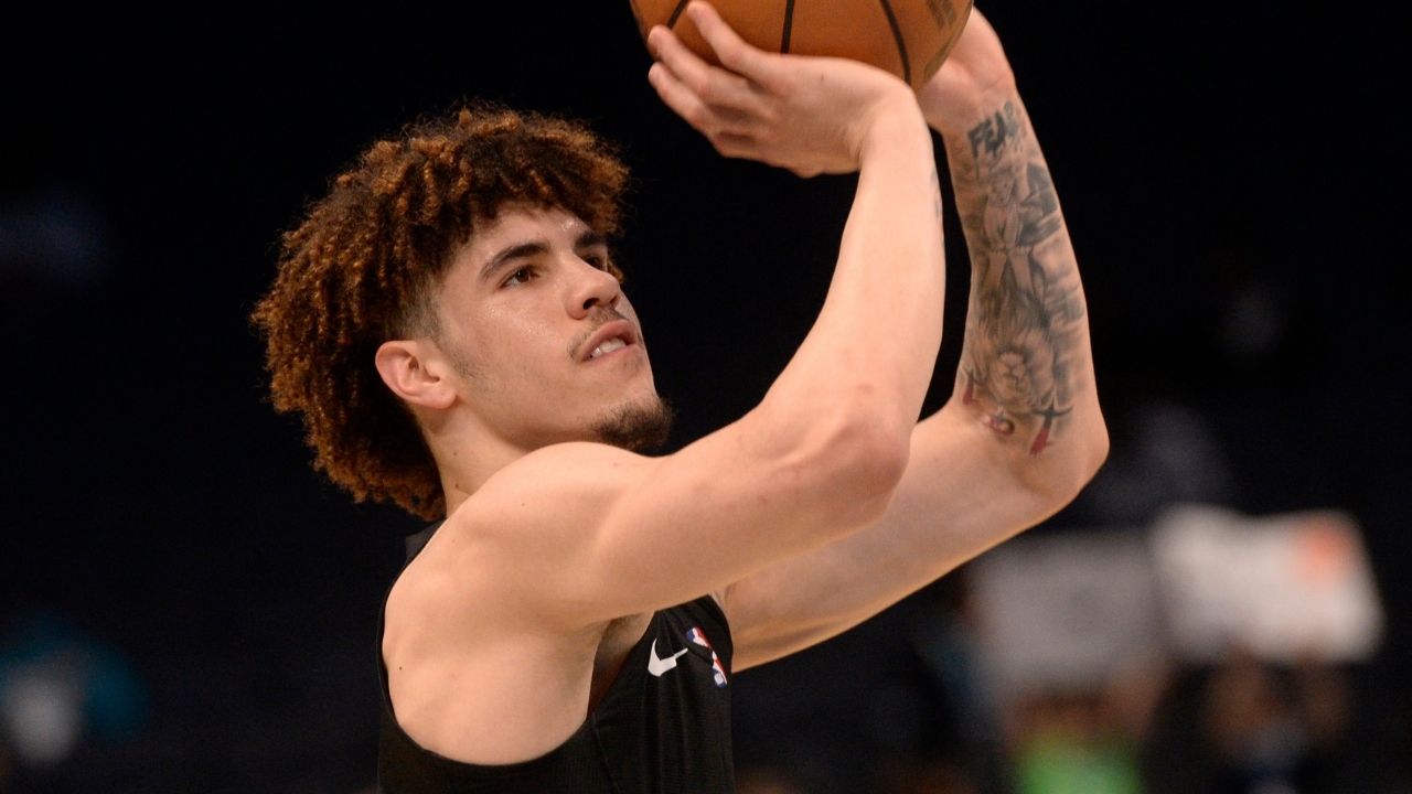 “LaMelo Ball looks like a character straight out of GTA”: NBA Twitter reacts as the Hornets’ All-Star pulls up to the Spectrum Arena wearing a green Supreme ski mask