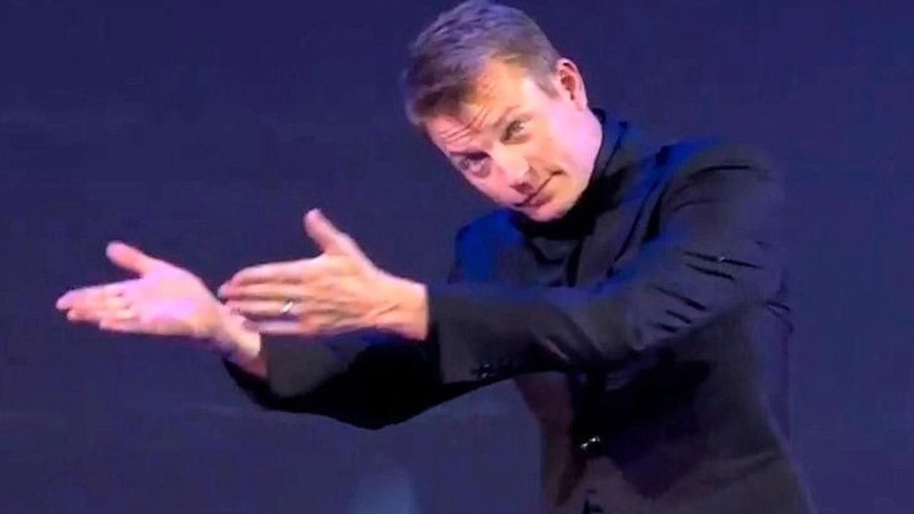 "Kimi is enjoying himself tonight a lot!": Throwback to when Kimi Raikkonen got drunk and couldn't stop hugging Sebastian Vettel at the 2018 FIA Prize giving ceremony