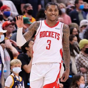 “Kevin Porter Jr. couldn’t care less about the Rockets losing to Stephen Curry and co.”: NBA Twitter erupts as KPJ gets a customized grill order placed between a timeout during the Rockets-GSW clash