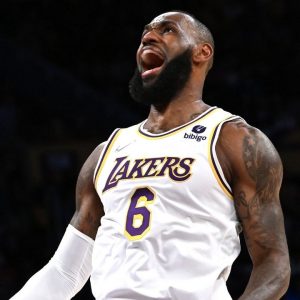 “We’re giving LeBron James a senior citizen’s discount for All-NBA": NBA analysts Zach Lowe and Kevin Arnovitz discuss the Lakers superstar’s candidacy for 1st All-NBA