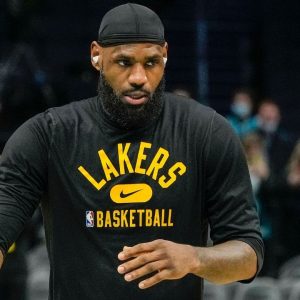 "Man, y'all should've seen how crazy I was in my younger days!": Lakers' LeBron James brags about the speed he had in his younger days to NBA fan on Twitter