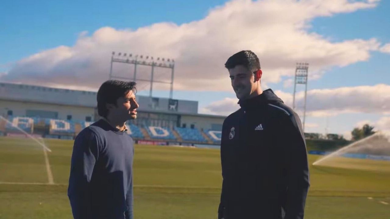 "I'm here to visit my good friend Courtois!": Ferrari driver Carlos Sainz and Real Madrid star Thibaut Courtois go up against each other in a virtual F1 duel