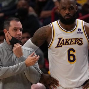 "The Lakers are a 2nd round playoff team, the western conference is fragile": NBA analyst Ric Bucher points out the health of Chris Paul and Draymond Green being uncertain