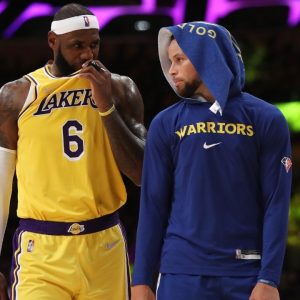 "Steph Curry and LeBron James are not in the same UNIVERSE!" : NBA Twitter goes ballistic as stat reveals how Lakers superstar leads Warriors no. 30 by an incredible 17000 points