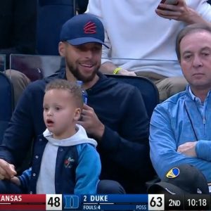 "Hey Joe Lacob, get daddy some big men, or I take away your water!": NBA Twitter reacts as Stephen Curry shows up with Ryan and Canon to watch Duke vs Arkansas