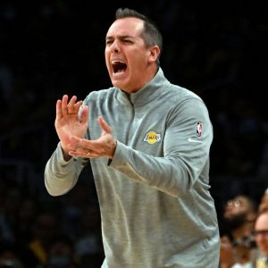 "This Robot voice Frank Vogel perfectly represents this Lakers season!": NBA Twitter slays Lakers head coach after LeBron James and co severely underperform in 2021-22