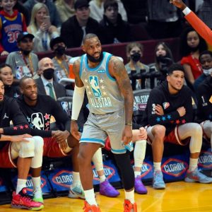 "Lakers fans are utterly ridiculous, telling LeBron James how to play": Draymond Green springs to fellow Klutch Sports client's defense following another L merchant performance