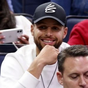 “Stephen Curry was really locked in seeing Chet Holmgren and co. suffer a huge loss”: NBA Twitter reacts as the Warriors MVP enjoyed the Gonzaga-Arkansas Sweet 16 clash