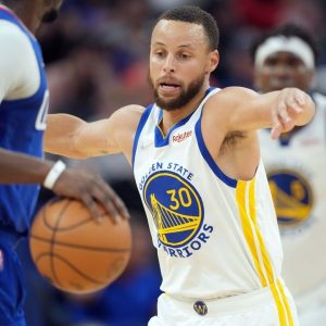 “Is there any franchise record that Stephen Curry has yet to achieve?!”: The 2-time MVP records his 1,361st steal to surpass Chris Mullin as the Warriors’ all-time steals leader