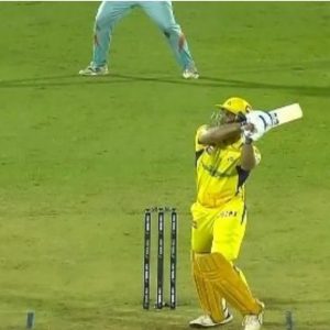 MS Dhoni 6 first ball: Dhoni hits mammoth six off Avesh Khan in LSG vs CSK IPL 2022 match