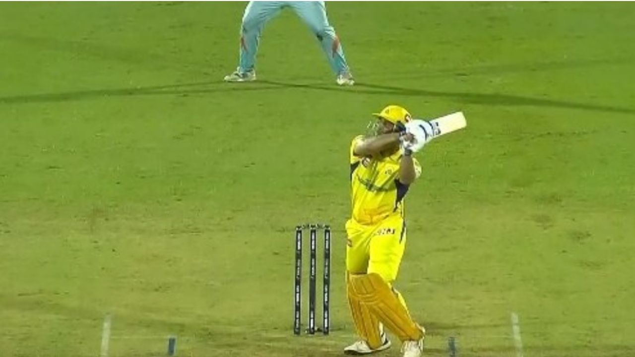 MS Dhoni 6 first ball: Dhoni hits mammoth six off Avesh Khan in LSG vs CSK IPL 2022 match