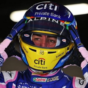 "Overtaking is still not as easy as it seems on TV" - Fernando Alonso expresses his dissatisfaction with the new regulations and how the 18 inch tires are still prone to overheating