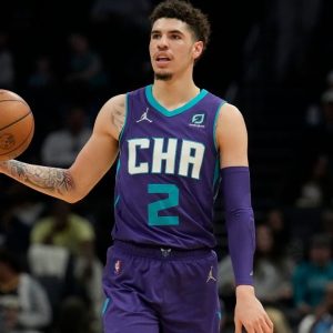 "LaMelo Ball needs AT&T Lilly's seat, IMMEDIATELY!": Hornets fan partakes in hilarious advertisement, declaring his ultimate goal to be employee of the week