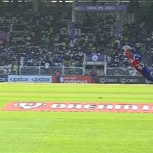 "Catch of the season contender": Tim Seifert grabs excellent catch as Kuldeep Yadav dismisses Kieron Pollard in IPL 2022