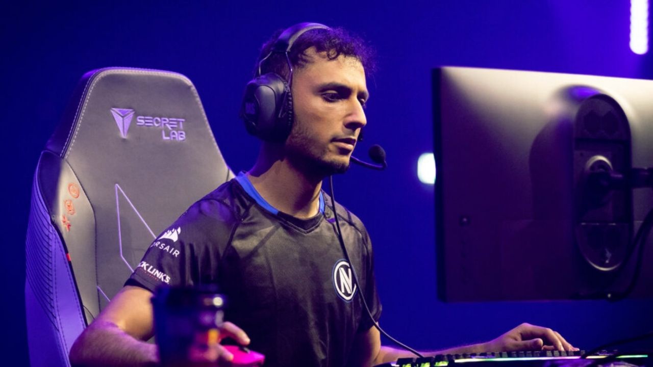 OpTic FNS Valorant settings: Gear, Mouse Sensitivity, Crosshair, Key binds, Graphics, Video Settings.