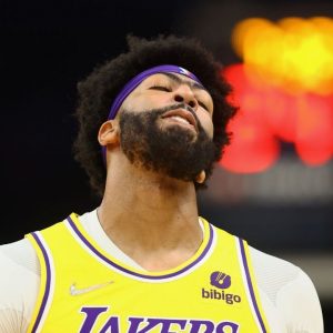 "Someone falls into my leg sprains my MCL the same exact thing Kevin Durant had": Anthony Davis on carrying the tag of being injury-prone