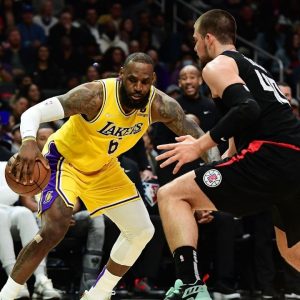 "Simply the BEST coach in the game! ARGUE with your kids not LeBron James.": Ty Lue receives heaps of praise from LBJ