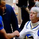 "This fan's reaction to getting Stephen Curry's autograph is everything": NBA Twitter melts with the Warriors MVP's recent gesture, declaring him the GOAT