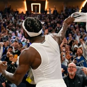 "Charles Barkley and Shaq laughed their a**es off": TNT crew hilariously mock Timberwolves for over the top celebration post play in win