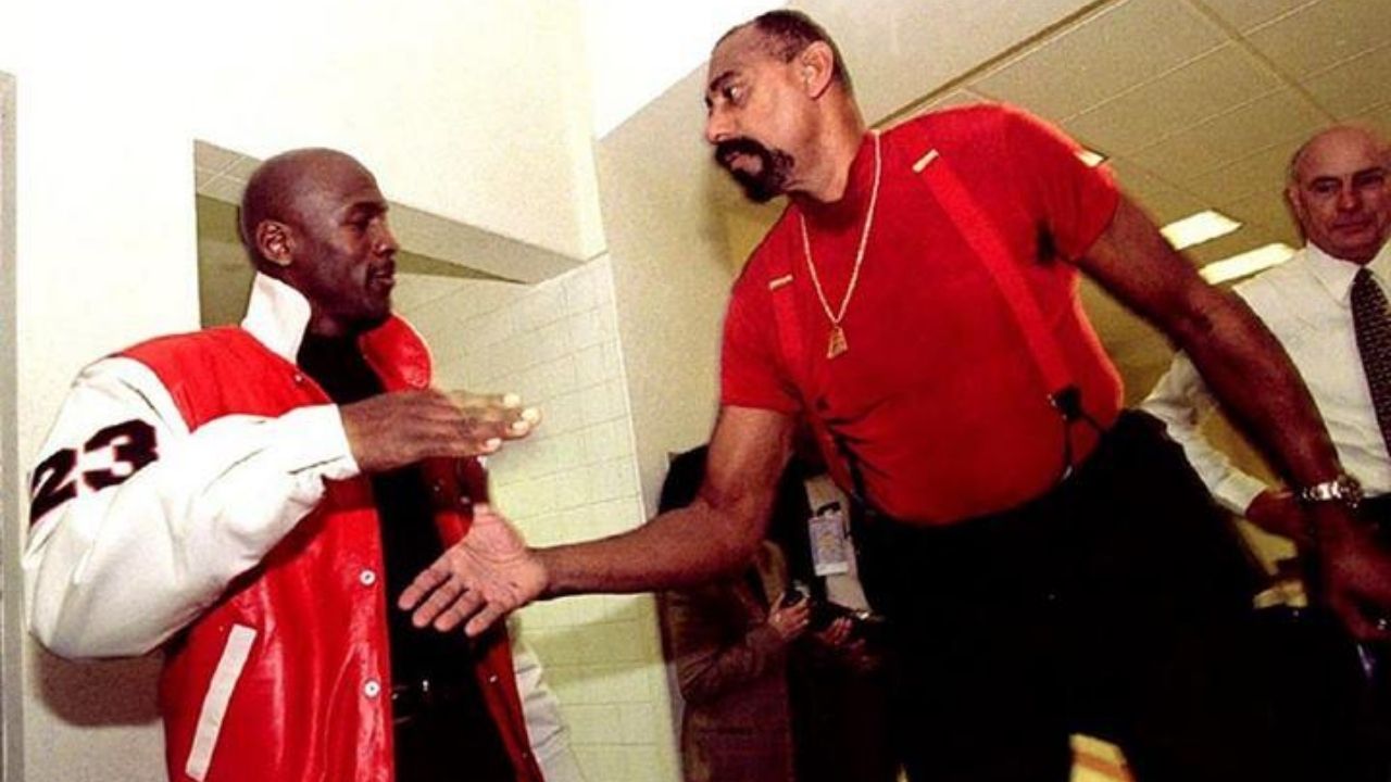 "GOAT? Michael Jordan isn't even the best scorer of all-time!": When Wilt Chamberlain explained why be belongs higher than the Bulls' legend of the GOAT list
