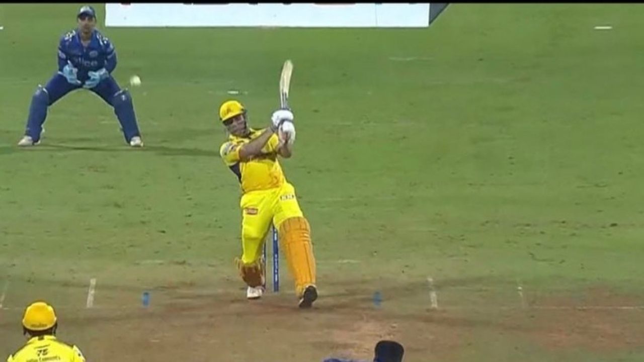 "Om Finishaya Namaha": Virender Sehwag celebrates as MS Dhoni finishes off in style vs Mumbai Indians