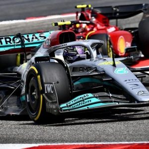 Why is porpoising resulting in disaster for Mercedes but not for Ferrari?