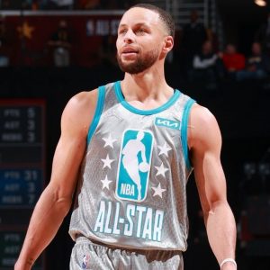 "Leave the follow-up, bro!!!": Warriors' Stephen Curry reacts emphatically to video of man flipping propane cans into a perfect stack like it's nothing