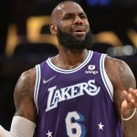 "LeBron James is 0-9 from 3 in game-tying shots!": NBA Twitter uncovers Lakers star's ABYSMAL crunch time numbers from this season