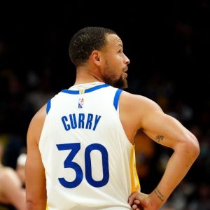 "Stephen Curry isn't a clutch playoff player?!": Warriors' superstar moves up to 4th spot behind Michael Jordan, LeBron James and Kobe Bryant on most 30-point games in series clinching games