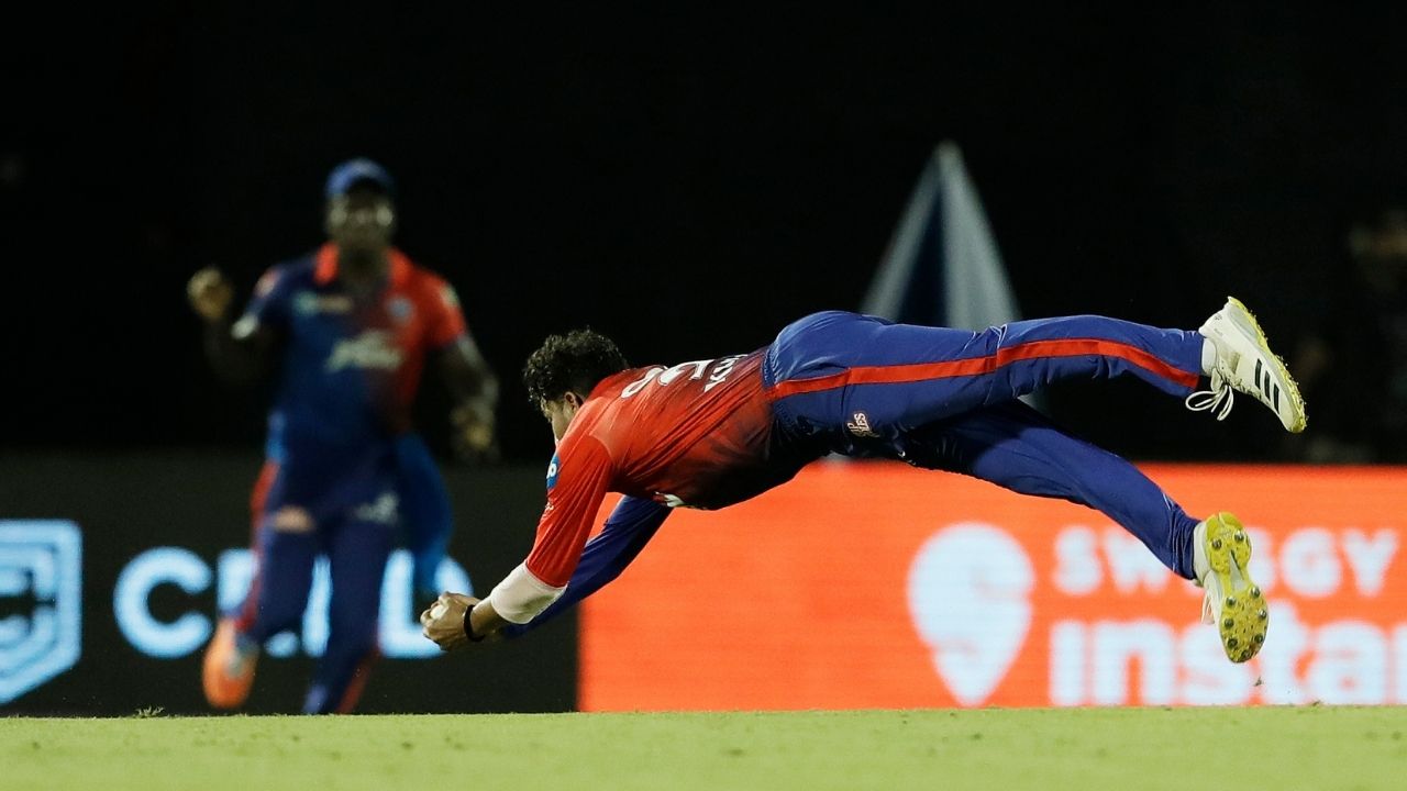"Best caught and bowled ever": Brad Hogg exalts KKR vs DC Man of the Match Kuldeep Yadav for grabbing fantastic diving catch