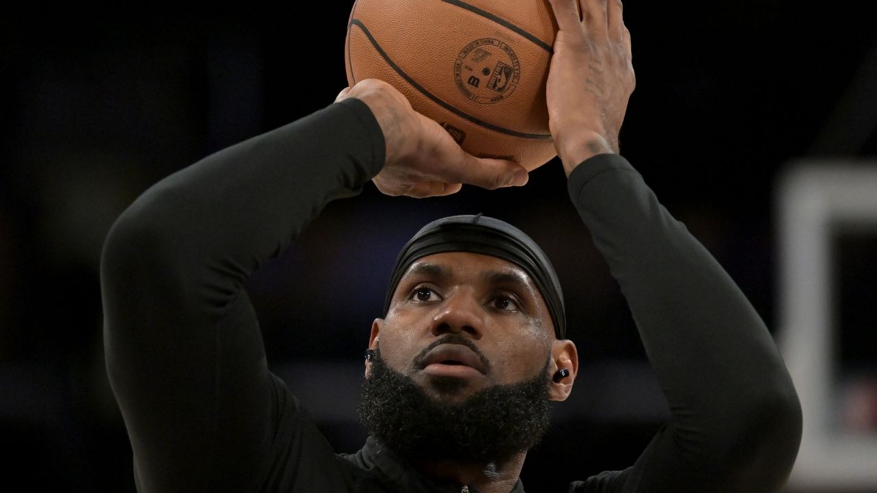 "LeBron James was shooting logo 3's like he was taking a jumper from the Free Throw line": A young King James was making Steph Curry type shots long before he made his way into the league