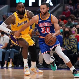 "Steph Curry and LeBron James got A LOT of work to do to be on my top 5 list!": When Magic Johnson shockingly left out Warriors and Lakers stars off his All-time Starting 5