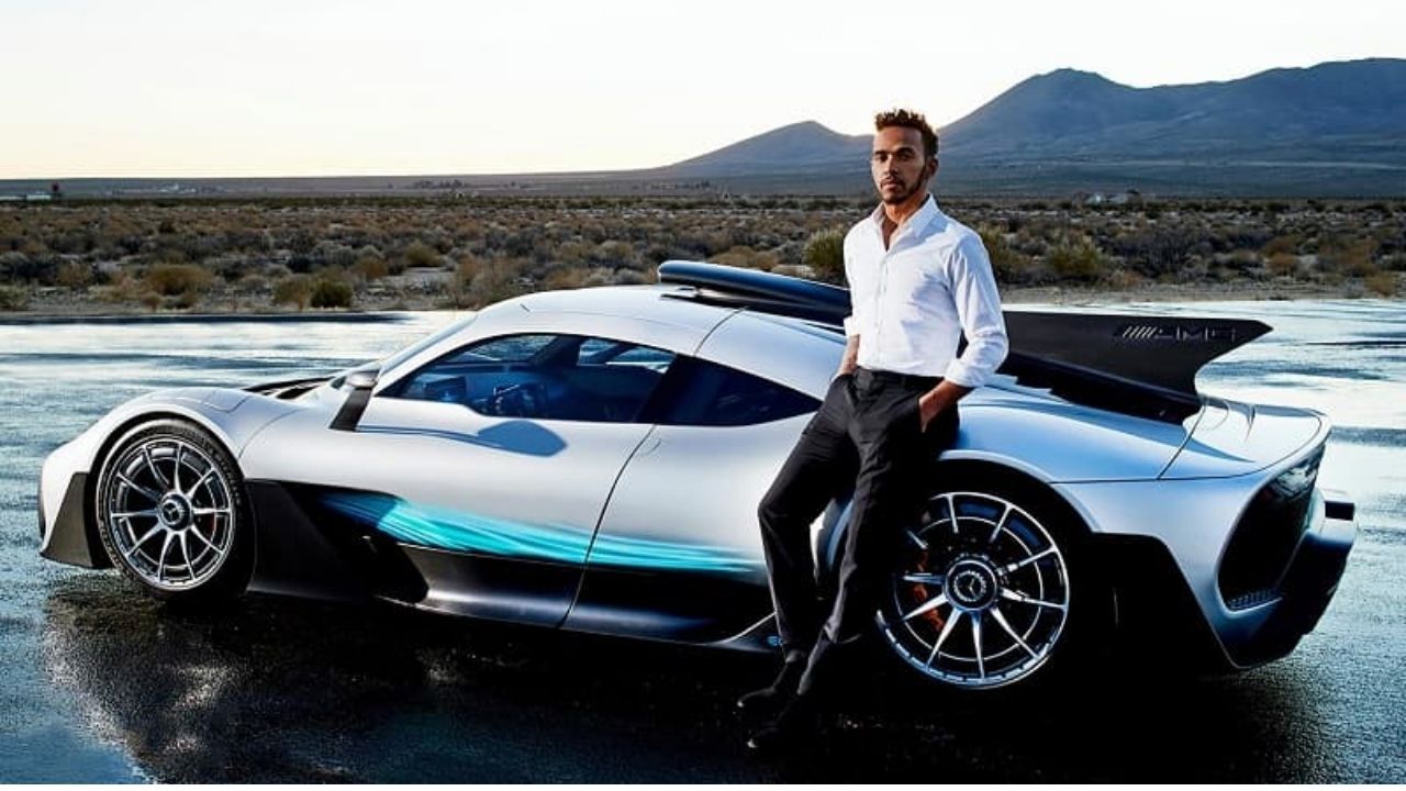 "Over $250,000 for his own personalized plate"- Lewis Hamilton paid a mammoth amount to a property tycoon for his own fancy number plate
