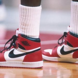 "Michael Jordan made a mistake wearing the Air Jordan 1 against the New York Knicks": The Chicago Bulls legend went for nostalgia, but ended up with cut up feet, as shown in the Last Dance