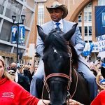 "Charles Barkley cannot ride a horse, I don’t believe it, an elephant? Maybe": Shaquille O'Neal and NBA Twitter went in denial watching Chuck ride a horse in Dallas