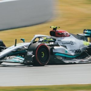 "He's going to finish close behind or even pass Sainz": Lewis Hamilton incredible recovery impresses F1 Twitter
