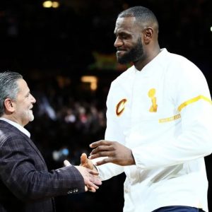 "Just give me the ball!": When LeBron James ignored his coach's play and beat the Bulls at their home