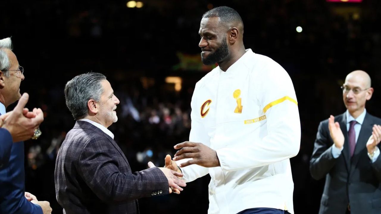 "Just give me the ball!": When LeBron James ignored his coach's play and beat the Bulls at their home