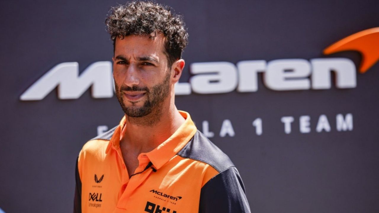"It's time for Daniel Ricciardo to enter his villain era"- Fans of the McLaren driver lash out at Zak Brown for publicly criticizing him in an interview