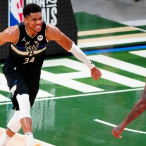 Also, read - “Stephen Curry came to Barack Obama’s support with a unique $28,000 auction”: How the Warriors star gave back to his community by putting his shoes up for auction