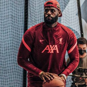 "LeBron James can still celebrate a championship this season!": Liverpool legend Jamie Carragher invites the Lakers superstar to attend the Champions League Final