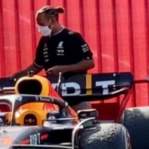 "$53,000 fine incoming"– Lewis Hamilton almost touches Red Bull; FIA could be involved after Red Bull asks context