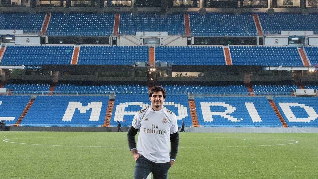 "Hala Madrid Carlos!"- Ferrari's Carlos Sainz congratulates Real Madrid on winning their 35th La Liga Title
