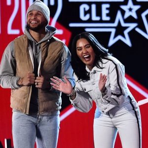 "Steph Curry tells Ayesha Curry he can't live without S~#!": The Warriors superstar shares his dotting love for his wife on HBO's show